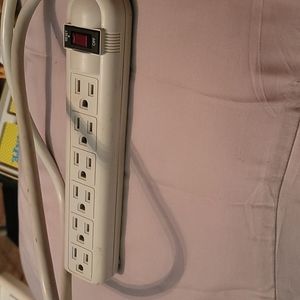 SIX OUTLET HANGING POWER STRIP W/ RESET BUTTON